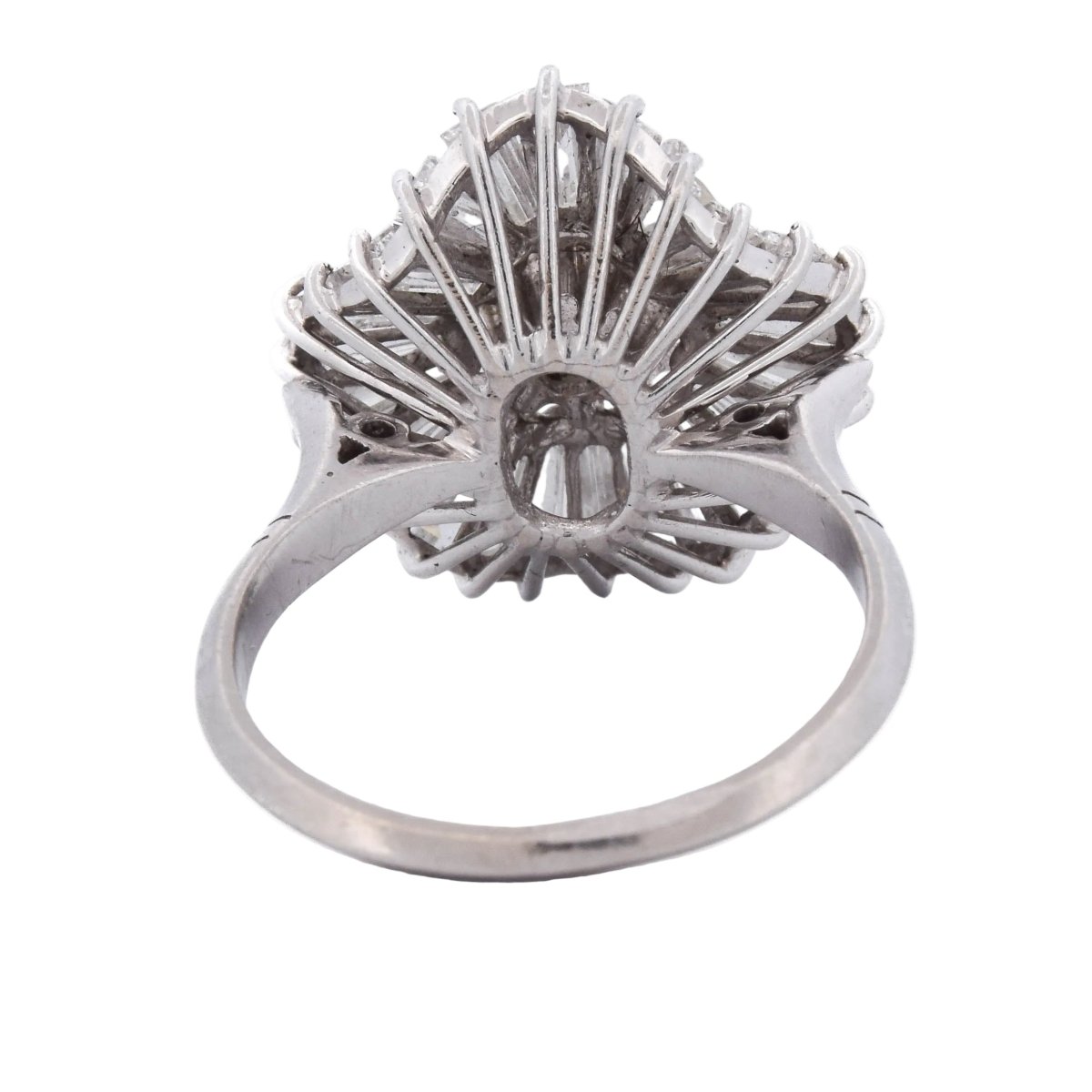 Bague Entourage en platine et diamants - Castafiore