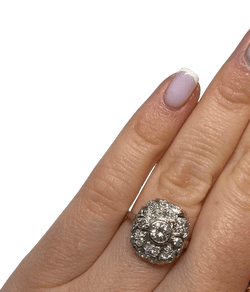 Bague Entourage en platine et diamants - Castafiore
