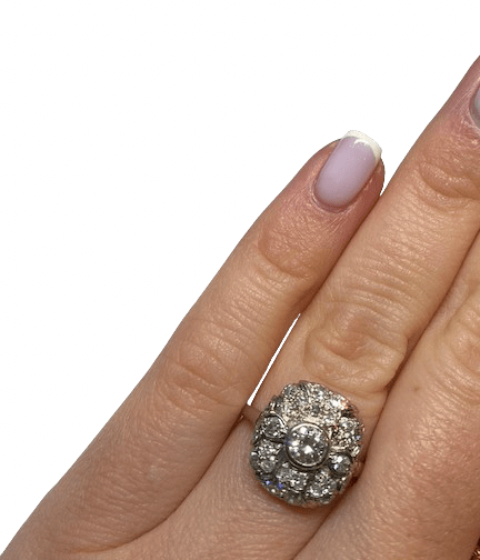 Bague Entourage en platine et diamants - Castafiore