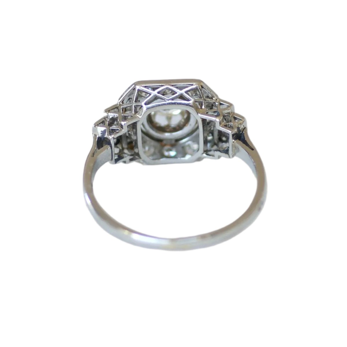 Bague Entourage en platine et diamants - Castafiore