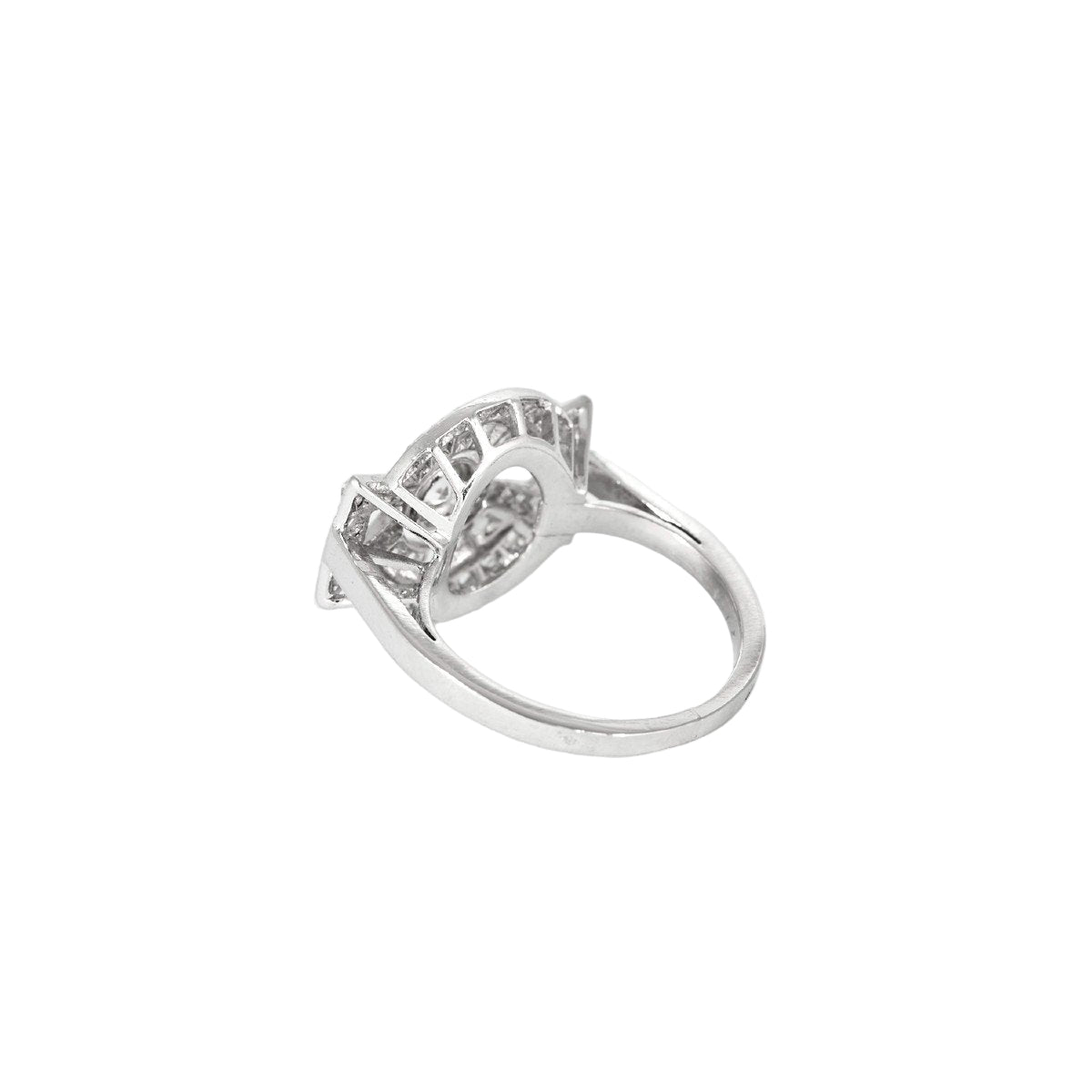 Bague Entourage en platine et diamants - Castafiore