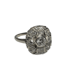 Bague Entourage en platine et diamants - Castafiore