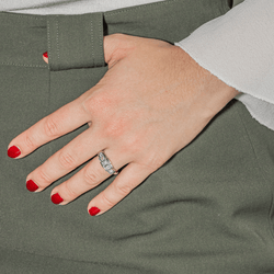 Bague Entourage en platine et diamants - Castafiore