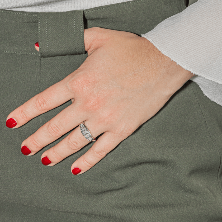 Bague Entourage en platine et diamants - Castafiore