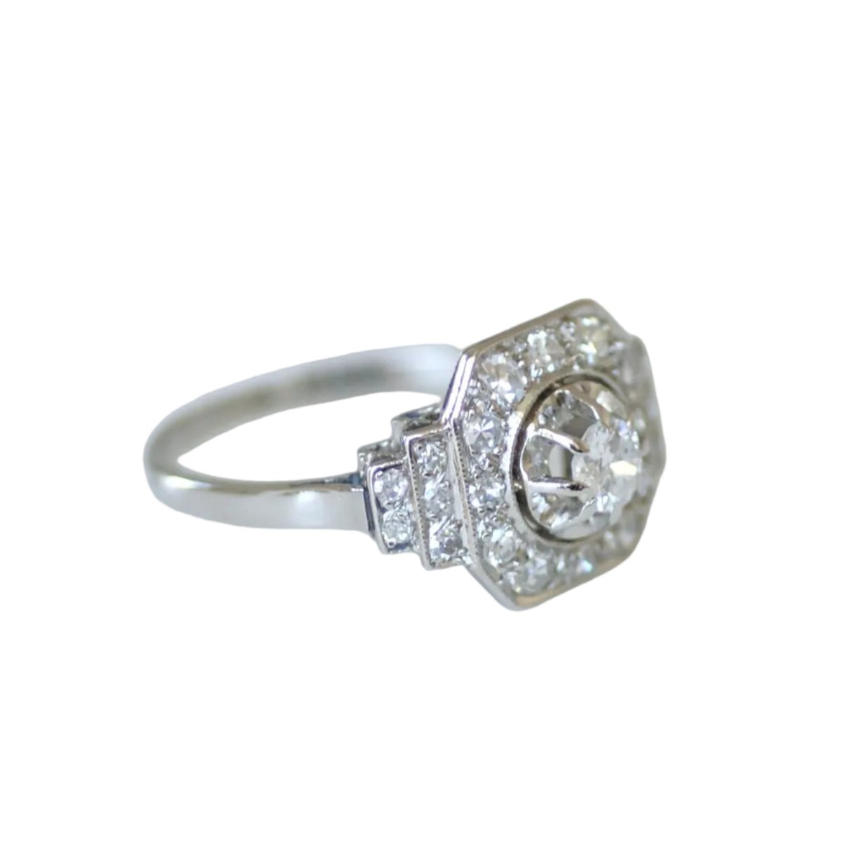 Bague Entourage en platine et diamants - Castafiore