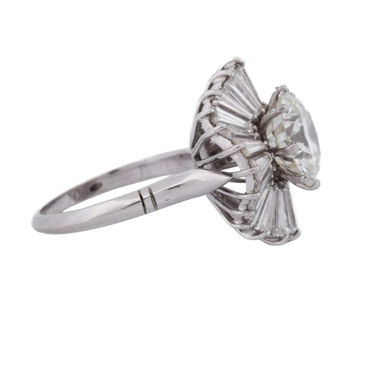 Bague Entourage en platine et diamants - Castafiore
