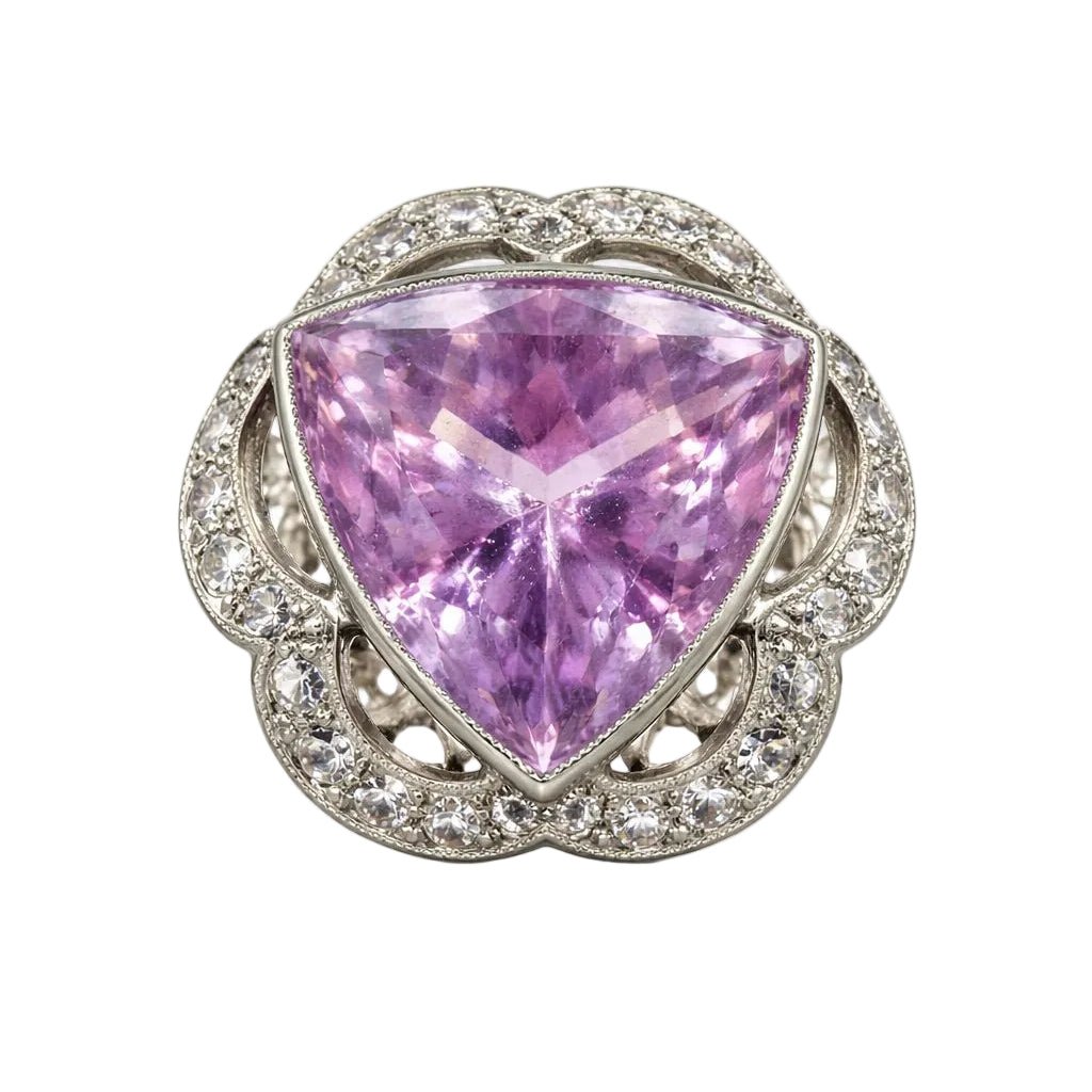 Bague Entourage en platine, kunzite rose - lilas, et diamants - Castafiore