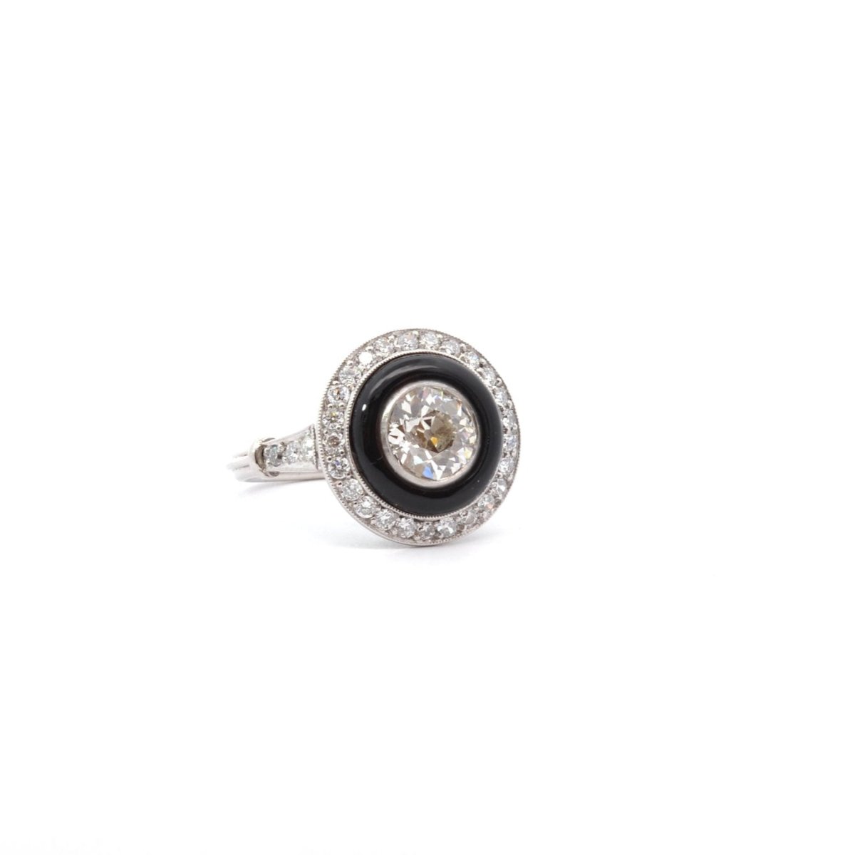 Bague Entourage en platine, onyx et diamants - Castafiore