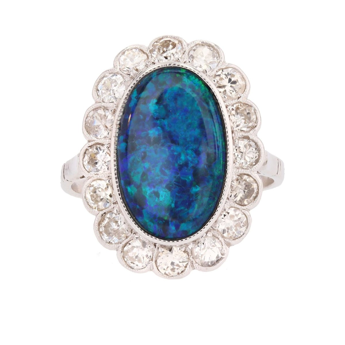 Bague Entourage en platine, opale et diamants - Castafiore