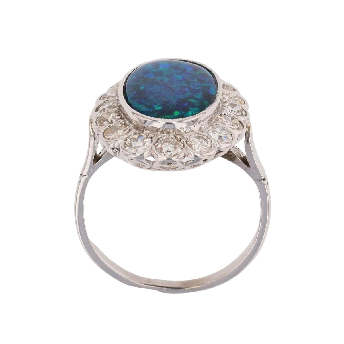 Bague Entourage en platine, opale et diamants - Castafiore