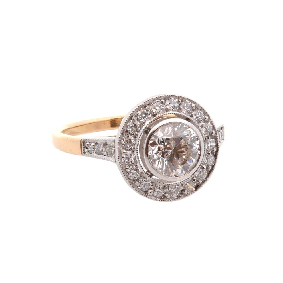 Bague Entourage en platine, or jaune, et diamants - Castafiore