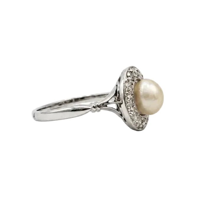 Bague Entourage en platine, perle et diamants - Castafiore