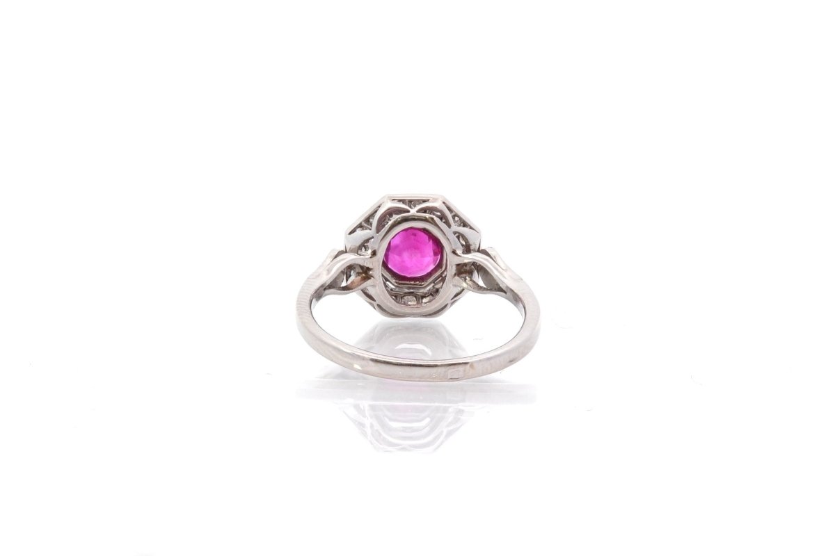 Bague Entourage en platine, rubis et diamant - Castafiore