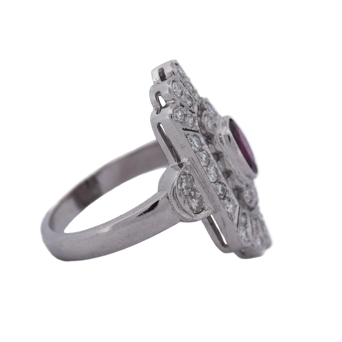 Bague Entourage en platine, rubis et diamants - Castafiore