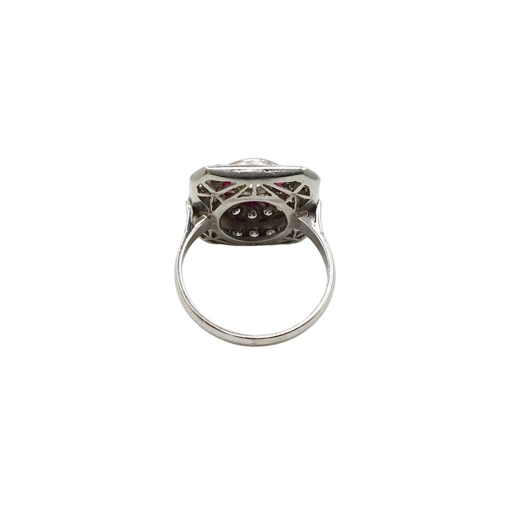 Bague Entourage en platine, rubis et diamants - Castafiore