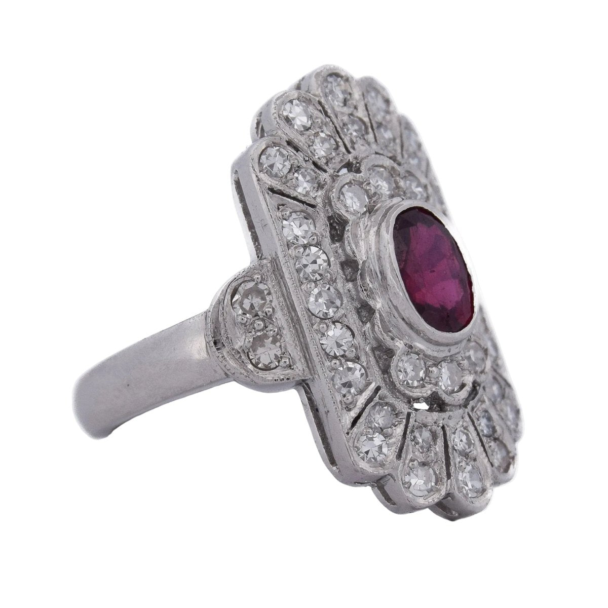 Bague Entourage en platine, rubis et diamants - Castafiore