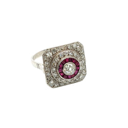 Bague Entourage en platine, rubis et diamants - Castafiore