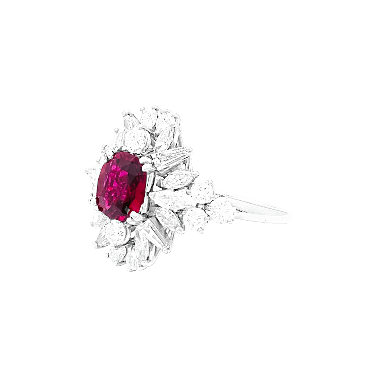 Bague Entourage en platine, rubis et diamants - Castafiore