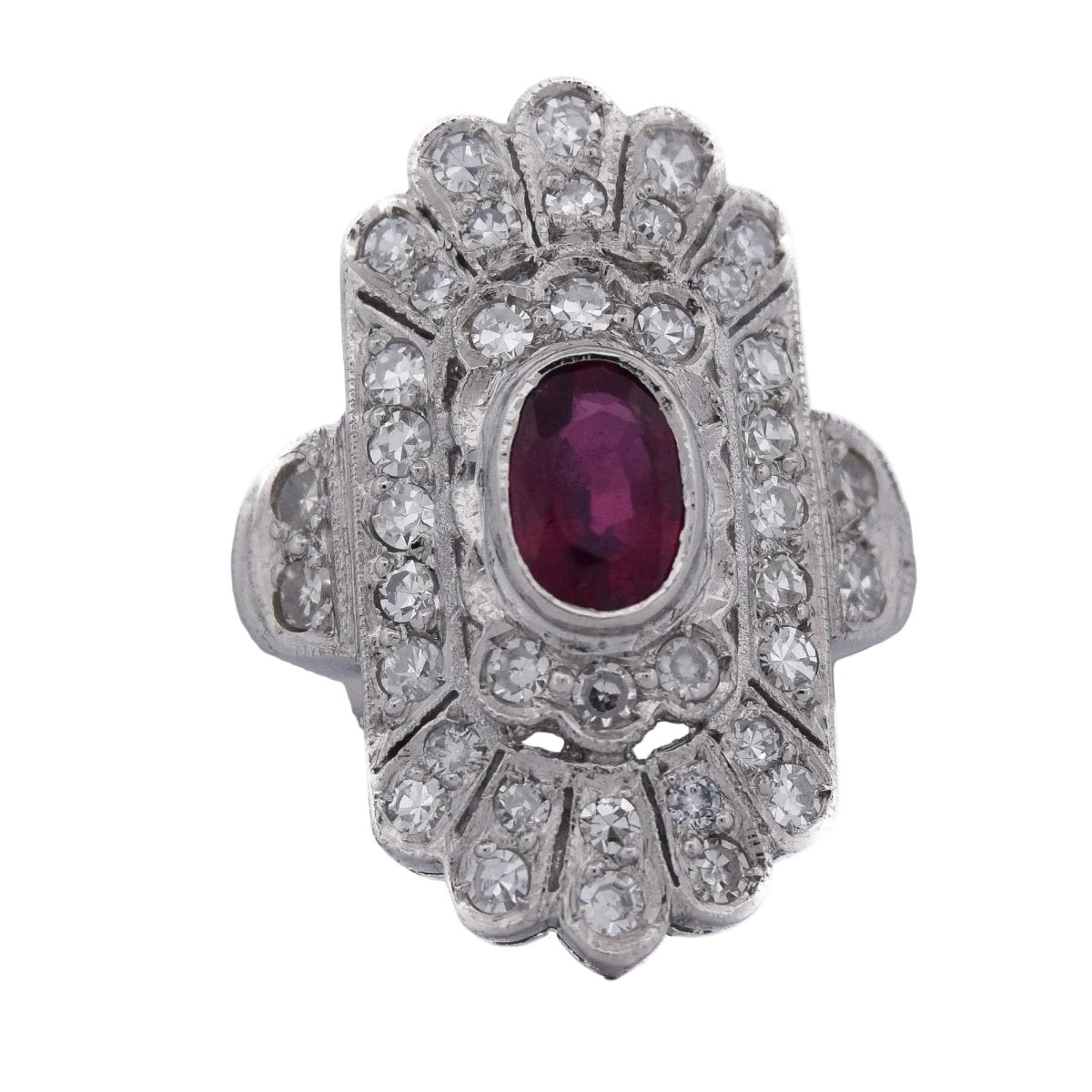 Bague Entourage en platine, rubis et diamants - Castafiore