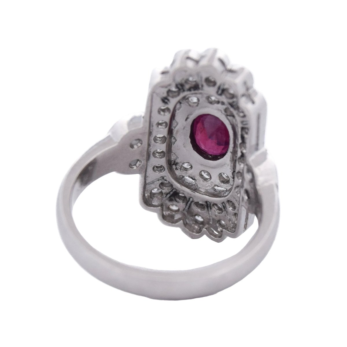 Bague Entourage en platine, rubis et diamants - Castafiore