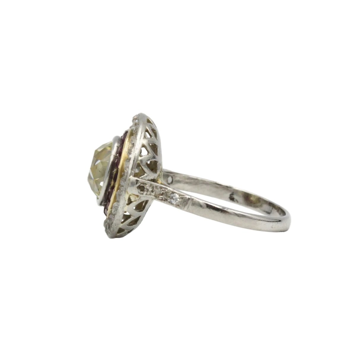 Bague Entourage en platine, rubis et diamants - Castafiore