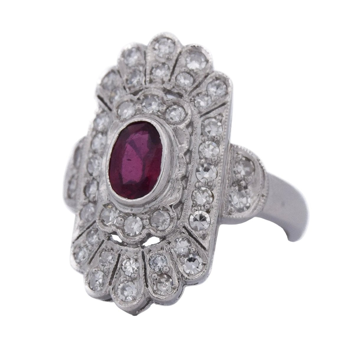 Bague Entourage en platine, rubis et diamants - Castafiore
