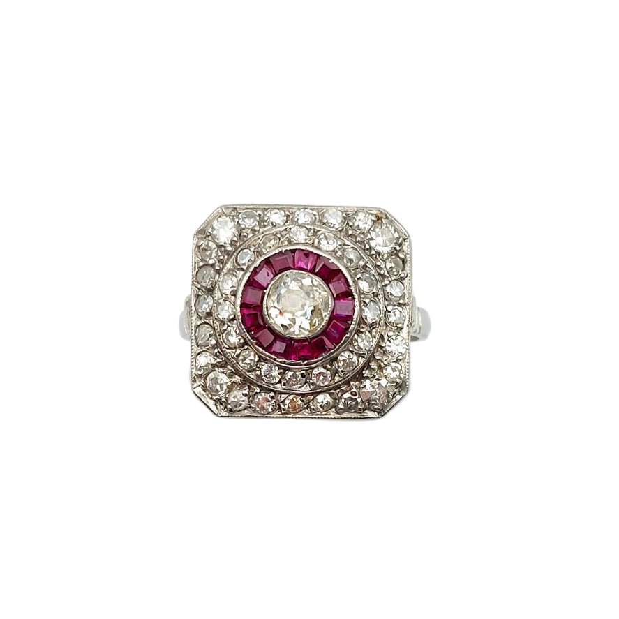 Bague Entourage en platine, rubis et diamants - Castafiore