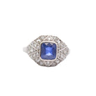 Bague entourage en platine saphir et diamant - Castafiore