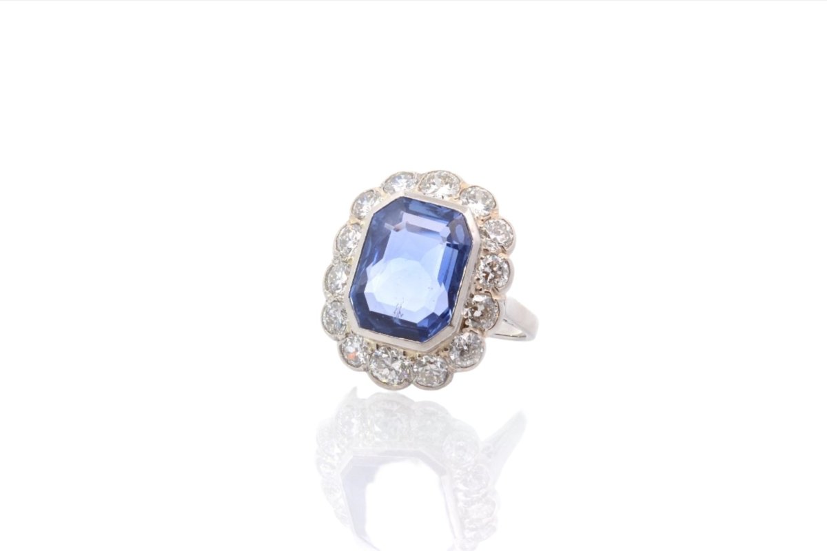 Bague Entourage en platine, saphir, et diamants - Castafiore