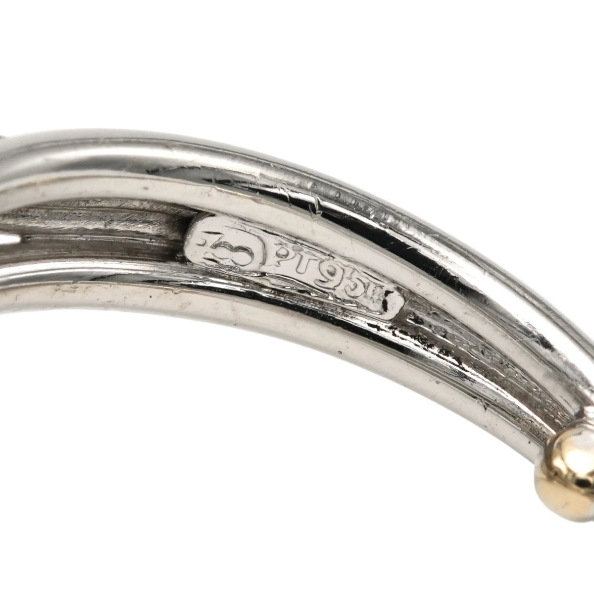 Bague Entourage en platine, saphir et diamants - Castafiore