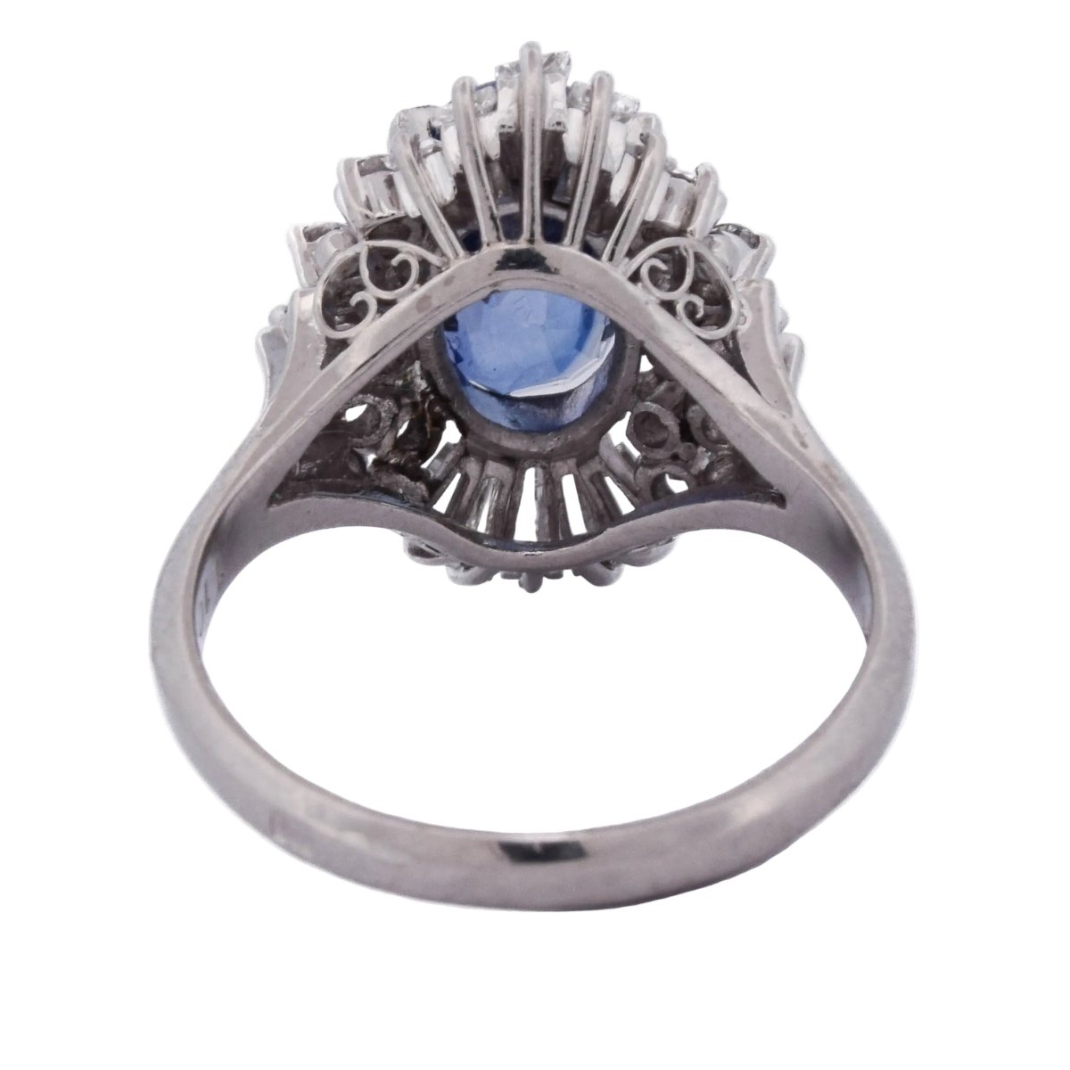 Bague Entourage en platine, saphir et diamants - Castafiore