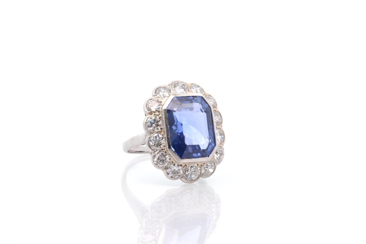 Bague Entourage en platine, saphir, et diamants - Castafiore