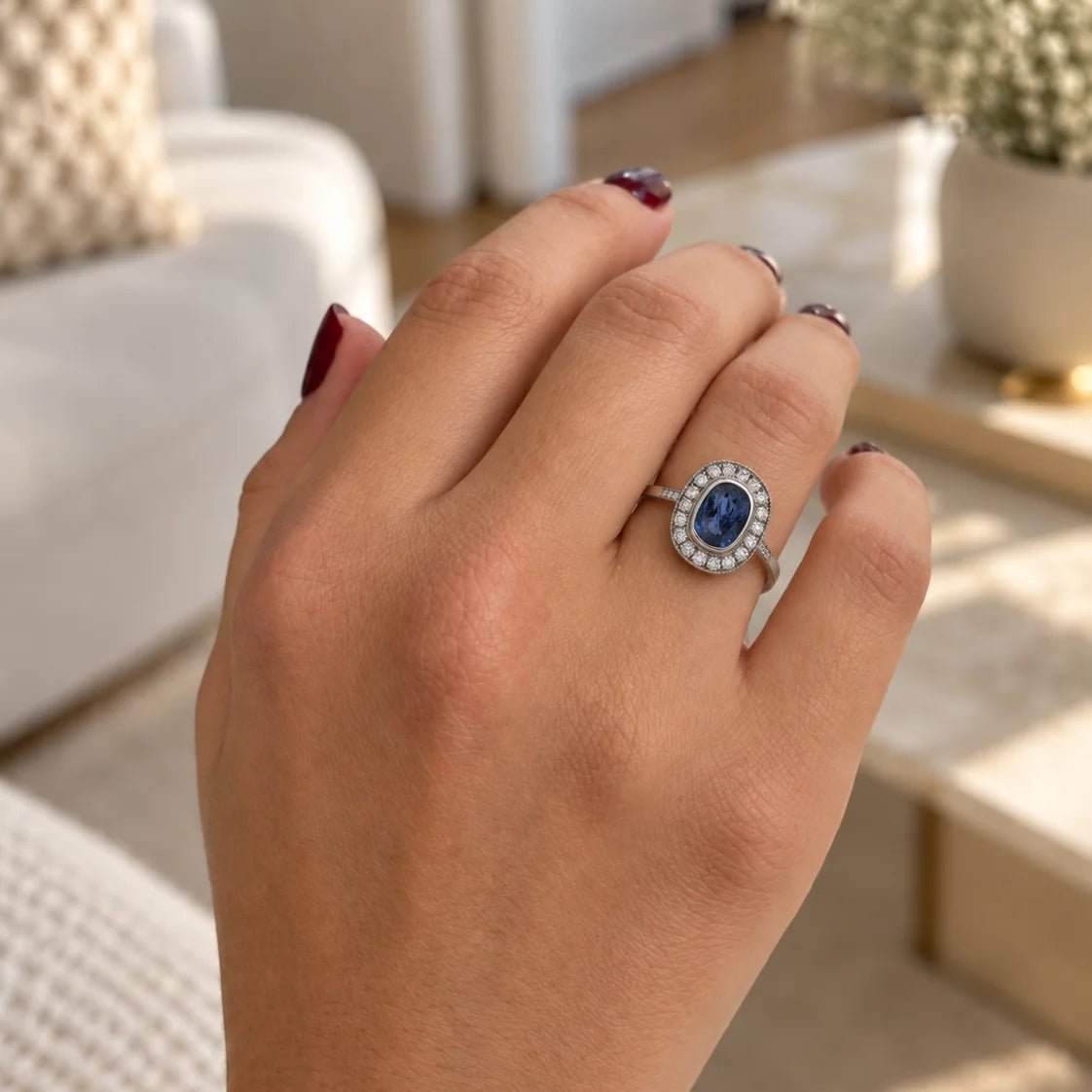 Bague Entourage en platine, saphir et diamants - Castafiore