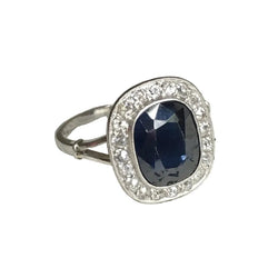 Bague Entourage en platine, saphir et diamants - Castafiore