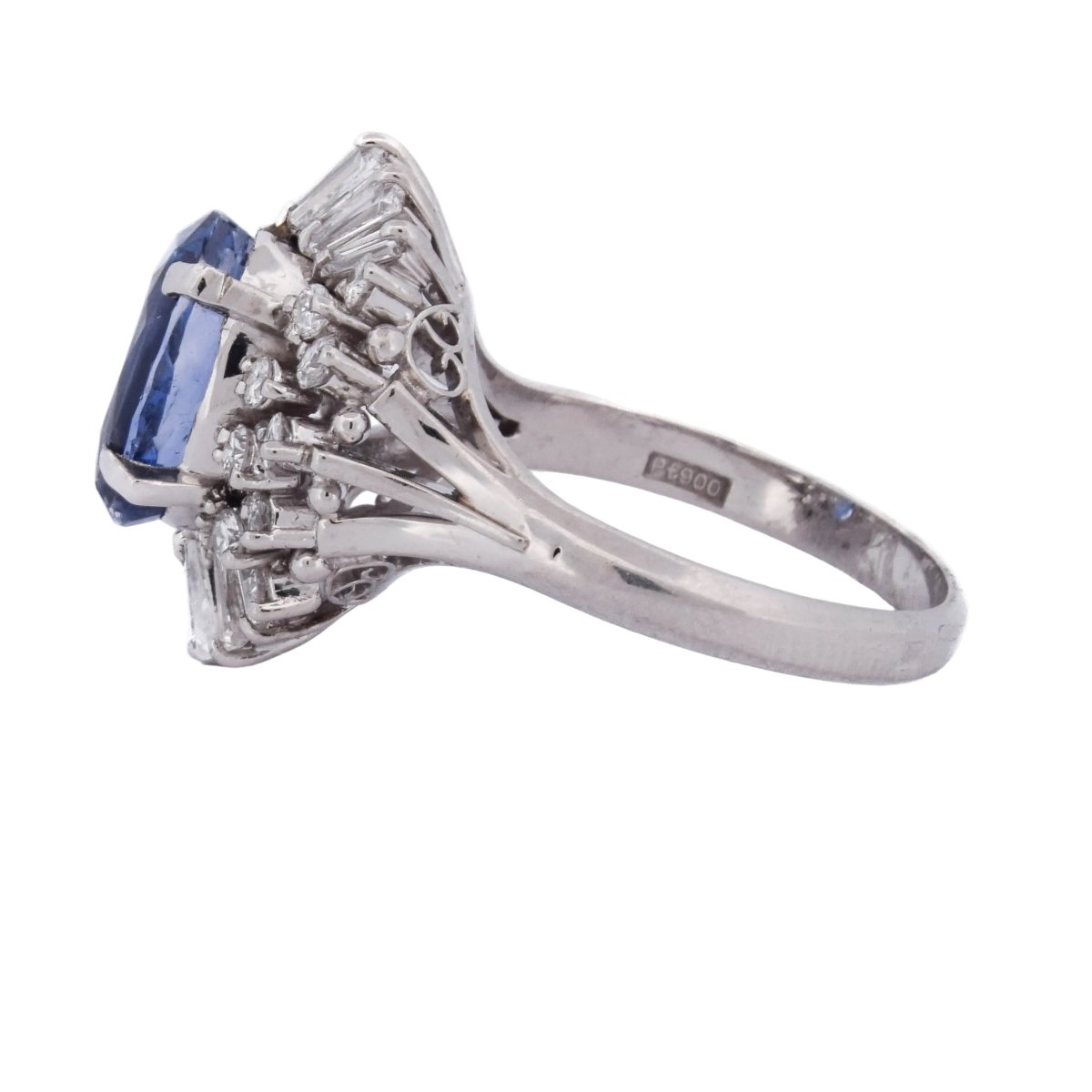 Bague Entourage en platine, saphir et diamants - Castafiore