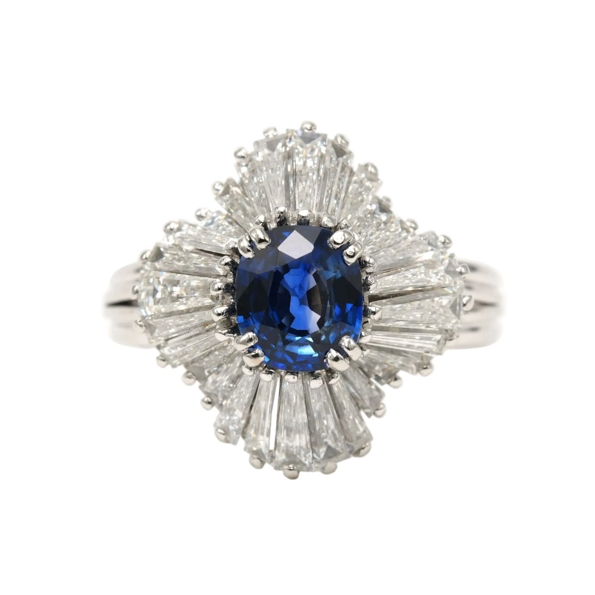 Bague Entourage en platine, saphir et diamants - Castafiore