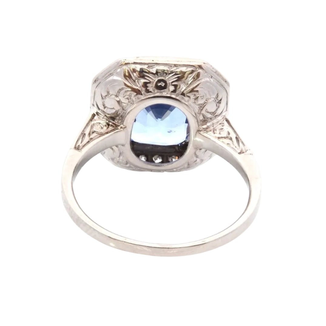 Bague Entourage en platine, saphir et diamants - Castafiore