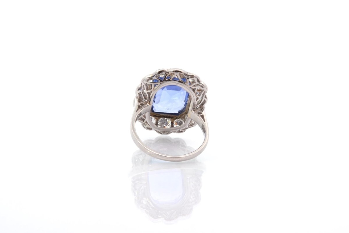 Bague Entourage en platine, saphir, et diamants - Castafiore