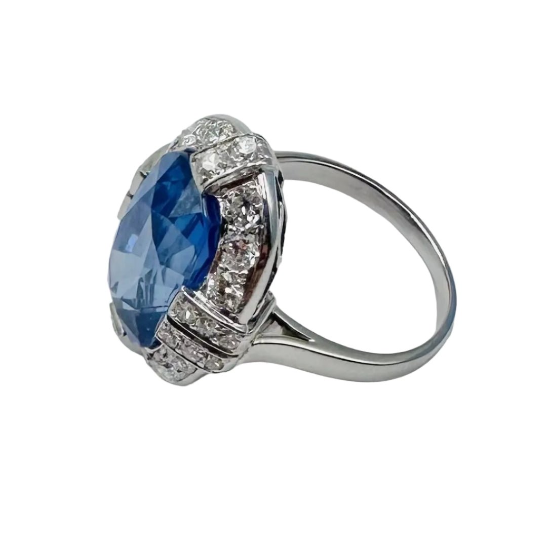 Bague Entourage en platine, saphir et diamants - Castafiore