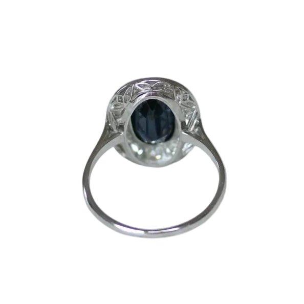 Bague Entourage en platine, saphir et diamants - Castafiore