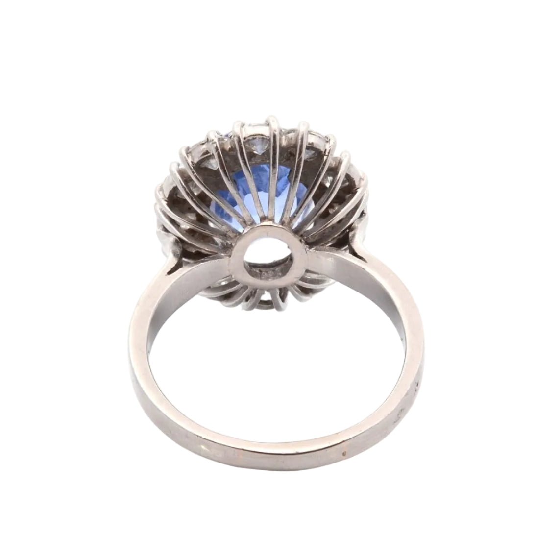Bague Entourage en platine, saphir et diamants - Castafiore