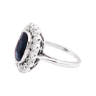 Bague entourage en platine, saphir et diamants - Castafiore