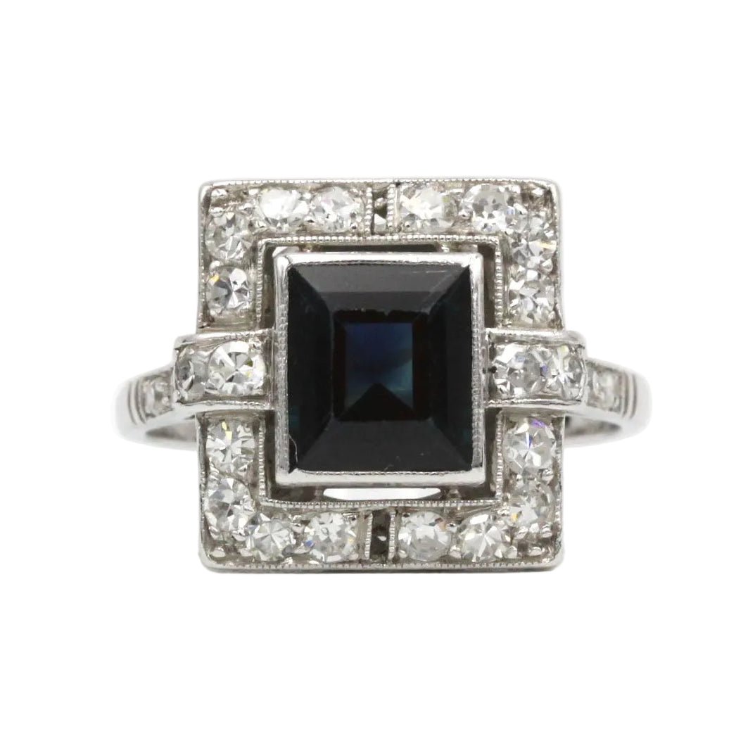 Bague Entourage en platine, saphir et diamants - Castafiore