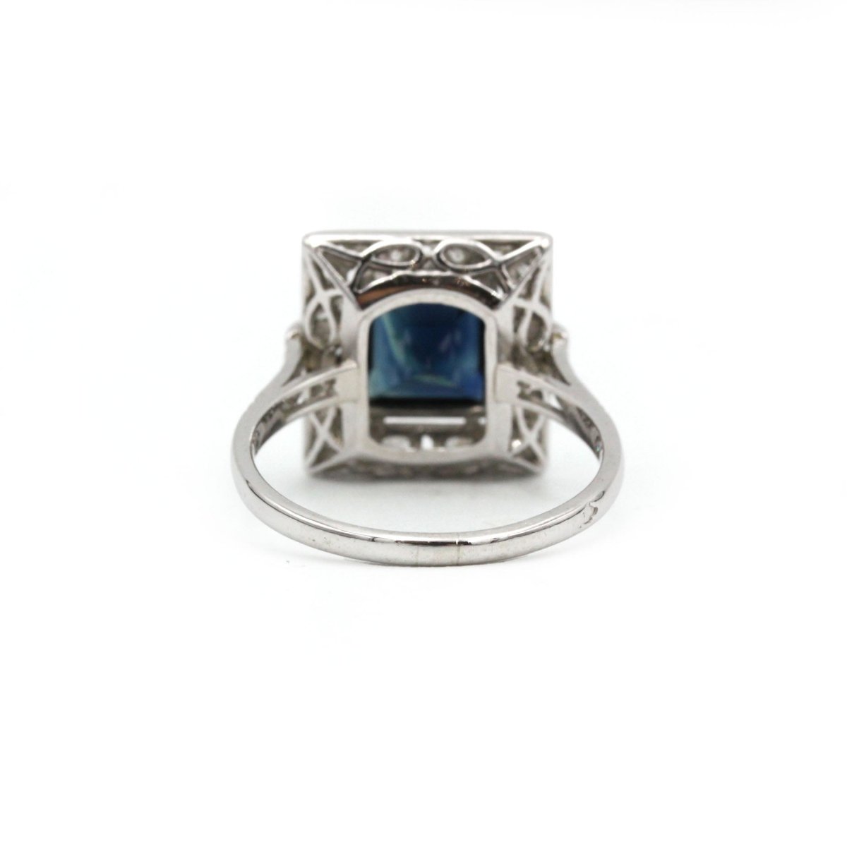Bague Entourage en platine, saphir et diamants - Castafiore