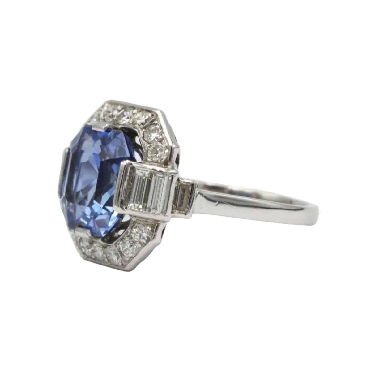 Bague Entourage en platine, saphir et diamants - Castafiore