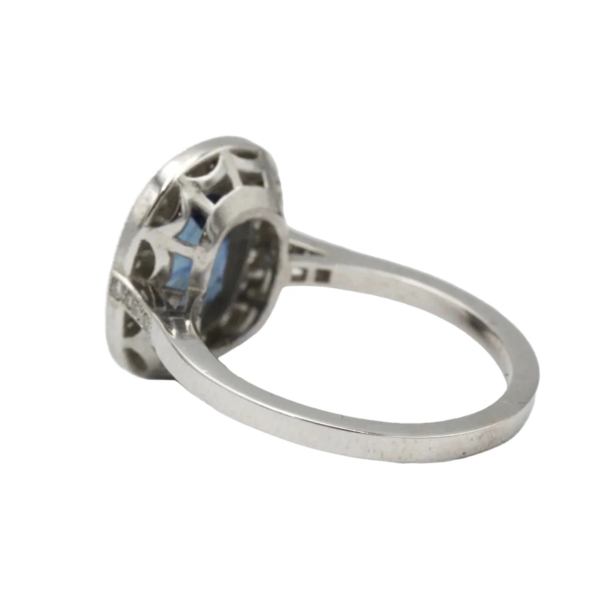 Bague Entourage en platine, saphir et diamants - Castafiore
