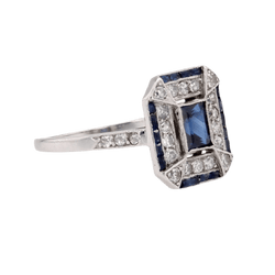 Bague Entourage en platine, saphirs et diamants - Castafiore
