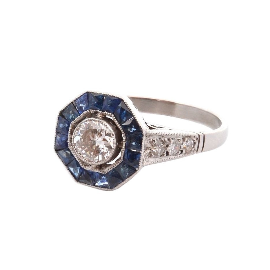 Bague Entourage en platine, saphirs, et diamants - Castafiore