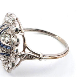 Bague Entourage en platine, saphirs et diamants - Castafiore