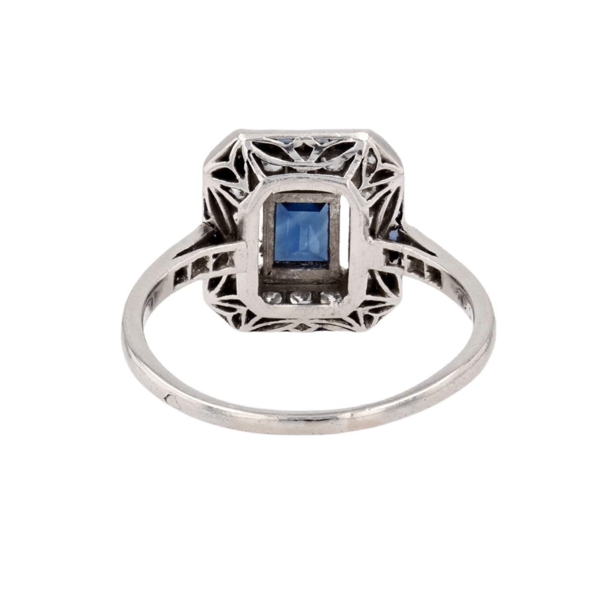 Bague Entourage en platine, saphirs et diamants - Castafiore